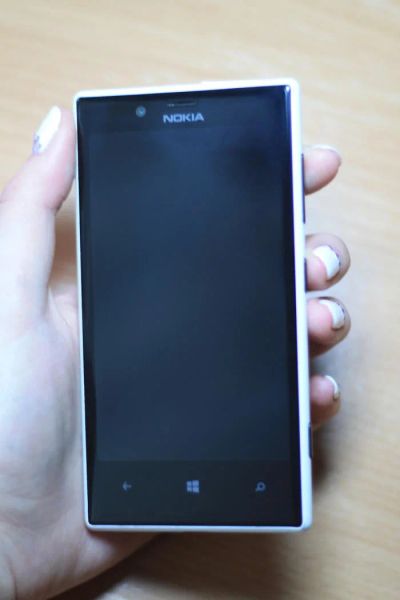 Лот: 4036547. Фото: 1. Nokia Lumia 720 белая + чехол... Смартфоны