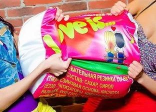 Лот: 3559027. Фото: 1. Мягкая подушка в виде жвачки Love... Подарки на Новый год
