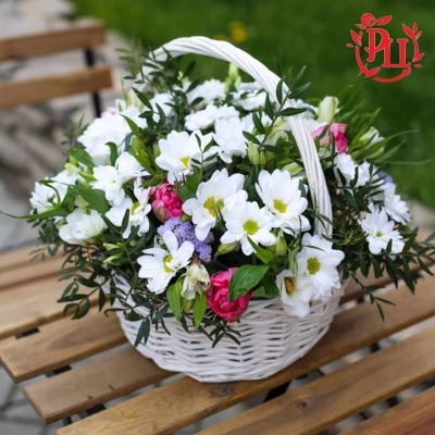 Лот: 15296363. Фото: 1. Корзина цветами "Весенне-летнее... Свежие цветы