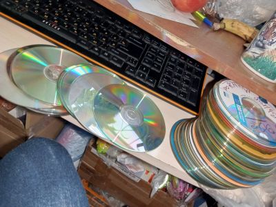 Лот: 17421621. Фото: 1. диски CD и DVD 72 шт бу на поделки... Материалы для ручной работы