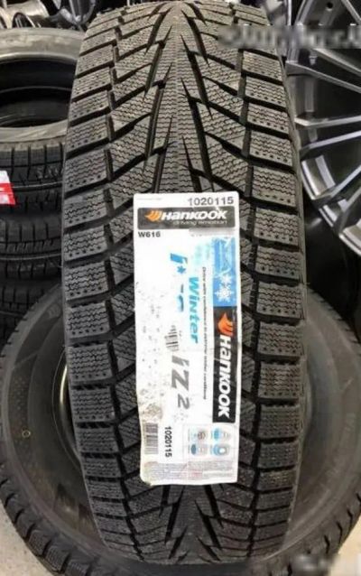 Лот: 19442876. Фото: 1. Шины 215/60 R16 Hankook W616 зимние. Шины