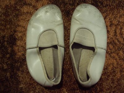 Лот: 15471973. Фото: 1. Чешки Детские Белые Кожа Натуральная. Другое (обувь)