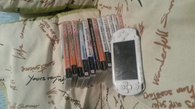 Лот: 3570729. Фото: 1. PSP 4 GB (White)+ 13 игр(общая... Игровые приставки, консоли