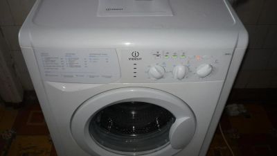 Лот: 11497260. Фото: 1. Большая машинка Indesit. Стиральные машины