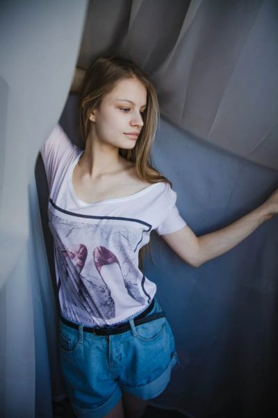 Лот: 6475721. Фото: 1. Футболка на одно плечо. Футболки, топы и майки