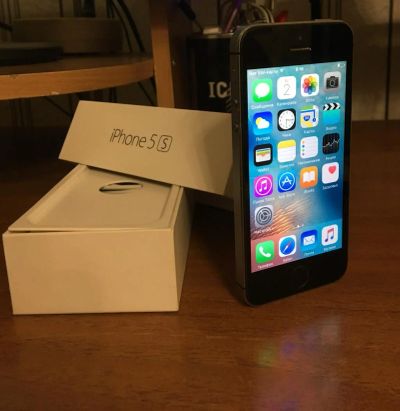 Лот: 8272455. Фото: 1. Iphone 5s 16gb Space Gray. Смартфоны