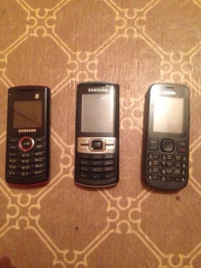 Лот: 3593014. Фото: 1. Неисправные телефоны два Samsung... Кнопочные мобильные телефоны