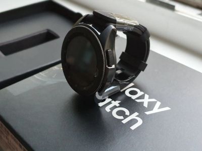 Лот: 14066733. Фото: 1. Samsung watch 42мм. Смарт-часы, фитнес-браслеты, аксессуары