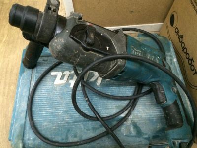 Лот: 7005558. Фото: 1. Перфоратор Makita HR2470 б/у. Электроинструмент