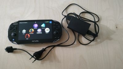 Лот: 14455429. Фото: 1. Ps vita henkaky прошитая. Игровые приставки, консоли
