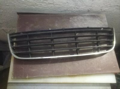 Лот: 16902250. Фото: 1. Решетка в передний бампер Volkswagen... Кузов