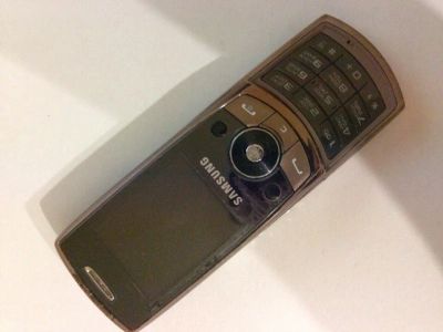Лот: 7873299. Фото: 1. Самсунг Samsung неизвестной модели... Кнопочные мобильные телефоны