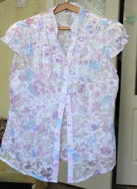 Лот: 6309827. Фото: 1. Легкая блузочка в цветочной расцветке... Блузы, рубашки