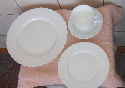 Лот: 15784624. Фото: 1. Набор посуды из белого стекла. Сервизы, наборы посуды