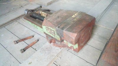 Лот: 15883256. Фото: 1. Тиски станочные: губки 160 мм... Ручной инструмент