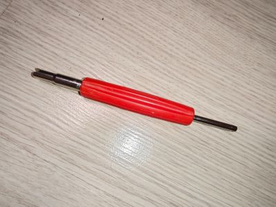 Лот: 25771418. Фото: 1. 🔧 Аукцион: 1 шт. Отвёртка для... Другое (шины, диски)