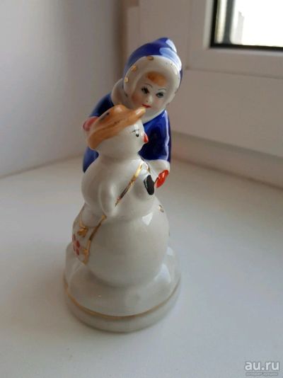 Лот: 10318435. Фото: 1. Девочка лепит снеговика фарфор. Фарфор, керамика
