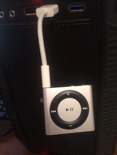 Лот: 7316248. Фото: 1. iPod Shuffle 2GB. Плееры