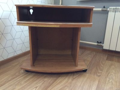 Лот: 13342510. Фото: 1. Тумбочка под телевизор. Стойки и тумбы для аппаратуры