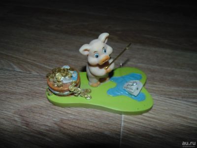 Лот: 8378650. Фото: 1. Хрюшка рыбачит. Фигурки, статуэтки