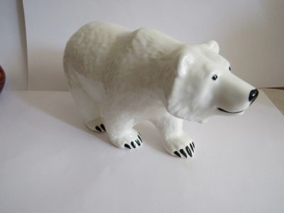 Лот: 21759386. Фото: 1. Медведь белый ( большой) статуэтка... Скульптуры