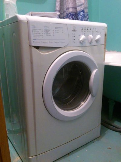 Лот: 7594501. Фото: 1. Стиральная машина Indesit Б/у. Стиральные машины