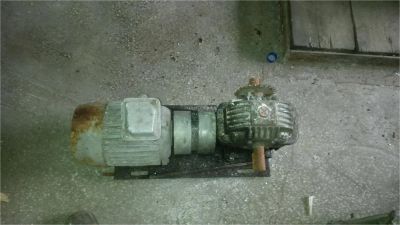 Лот: 7904041. Фото: 1. Угловой редуктор с электроприводом... Промышленное