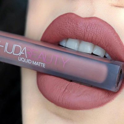 Лот: 11070217. Фото: 1. Матовая помада от Huda Beauty. Макияж