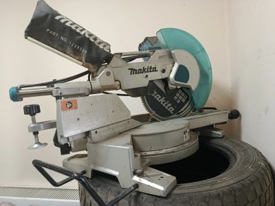 Лот: 25637086. Фото: 1. Торцовочная пила Makita LS1216. Электроинструмент