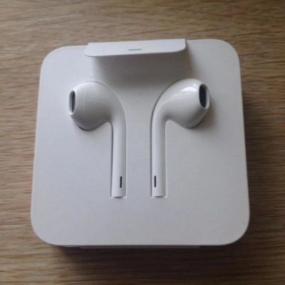 Лот: 12580046. Фото: 1. EarPods. Наушники, гарнитуры