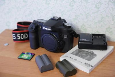 Лот: 3303915. Фото: 1. CANON EOS 50D + карта CF Transcend... Цифровые зеркальные