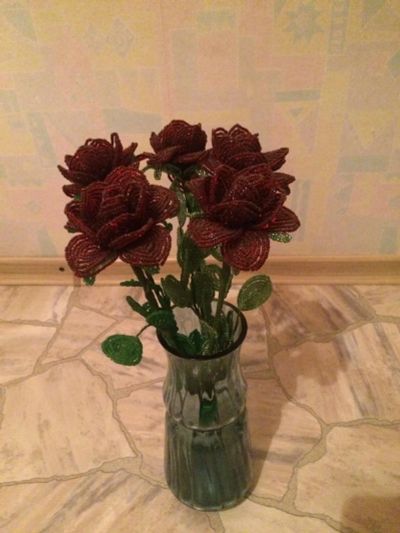 Лот: 7023649. Фото: 1. Розы бордовые. Бисероплетение