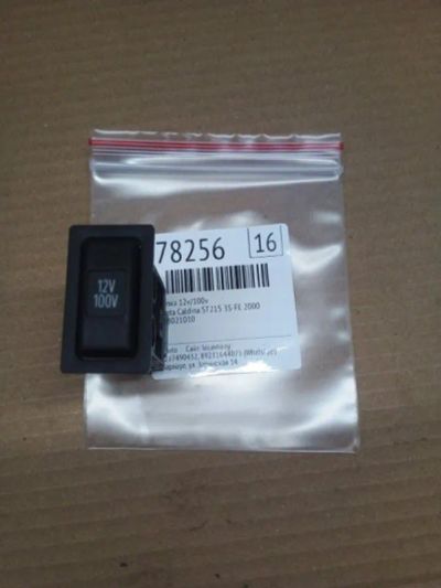 Лот: 21403687. Фото: 1. Кнопка 12V/100V Toyota Caldina... Двигатель и элементы двигателя