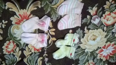 Лот: 8909414. Фото: 1. Носочки для новорожденной - одним... Ползунки, распашонки и др.