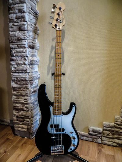 Лот: 3205576. Фото: 1. Fender Precision Bass Plus USA... Гитары