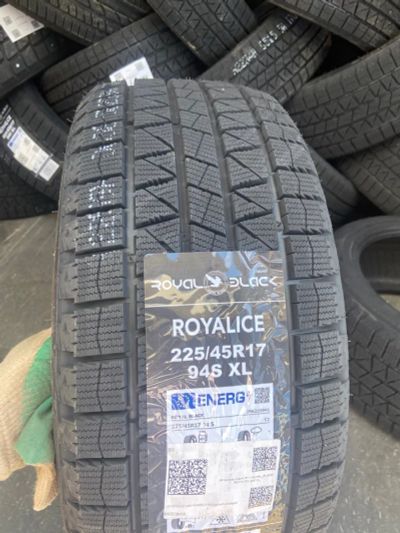 Лот: 20713407. Фото: 1. Зимняя резина 225/45 R-17 "Royal... Шины