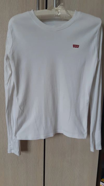 Лот: 18804765. Фото: 1. Лонгслив Levis. Свитеры, толстовки, худи