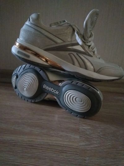 Лот: 12367367. Фото: 1. Кроссовки Reebok EasyTone. Кеды, кроссовки, слипоны