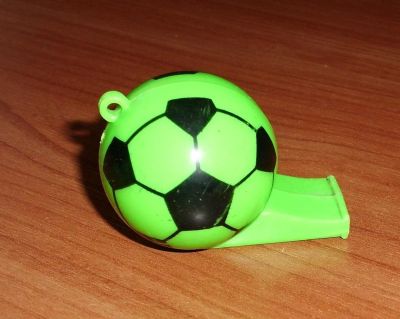 Лот: 10321434. Фото: 1. Свисток футбольный мяч зеленый... Другое (игрушки)