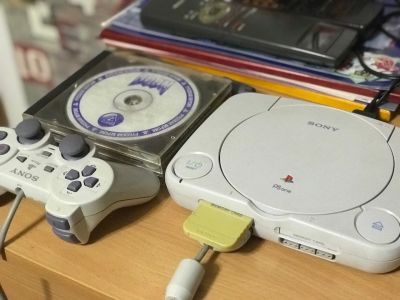 Лот: 10414597. Фото: 1. Sony Playstation 1 slim + Игры. Игровые приставки, консоли