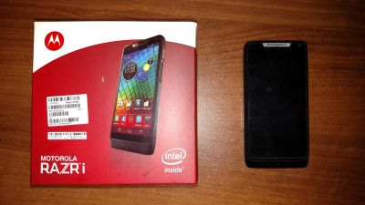 Лот: 5867379. Фото: 1. Смартфон Motorola razr i (XT890... Смартфоны