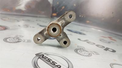 Лот: 23591594. Фото: 1. Кронштейн обводного ролика Mitsubishi... Двигатель и элементы двигателя