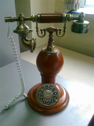 Лот: 1269690. Фото: 1. Ретро телефон. Проводные телефоны