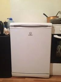 Лот: 4679868. Фото: 1. Небольшой холодильник Indesit. Холодильники, морозильные камеры