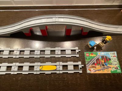 Лот: 18611543. Фото: 1. Конструктор LEGO DUPLO Town Железнодорожный... Конструкторы