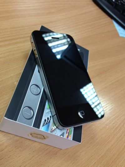 Лот: 3605334. Фото: 1. IPhone 4 Black 8GB. Смартфоны