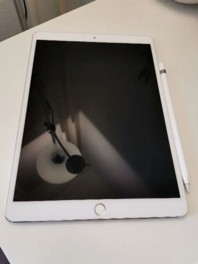 Лот: 15675606. Фото: 1. Apple iPad Pro 10.5 64Gb Wi-Fi... Планшеты