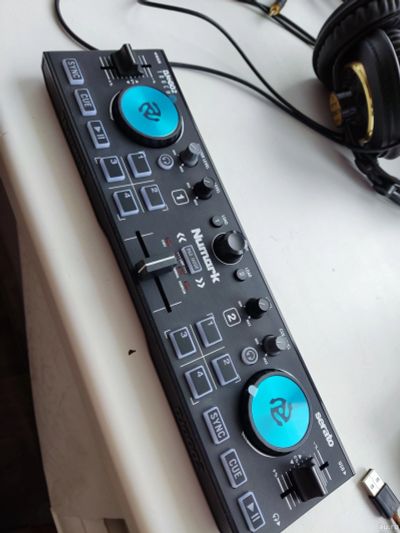 Лот: 18151808. Фото: 1. DJ контроллер Numark DJ2go2 TOUCH... MIDI-оборудование
