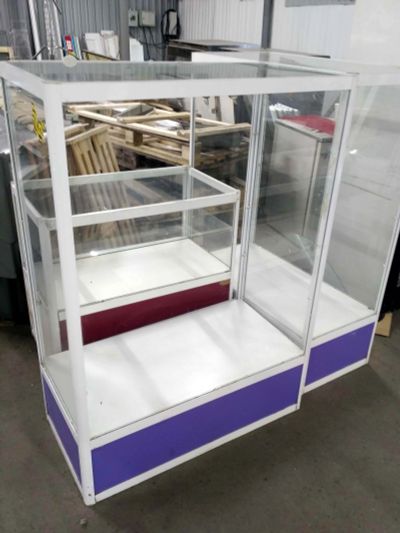 Лот: 12296812. Фото: 1. Витрина из алюм. профиля со стеклом... Торговое