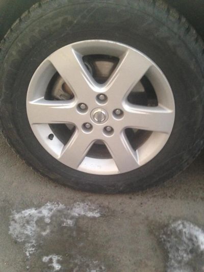 Лот: 4829651. Фото: 1. Литые диски Nissan & Шипы Nordman-4... Шины на дисках
